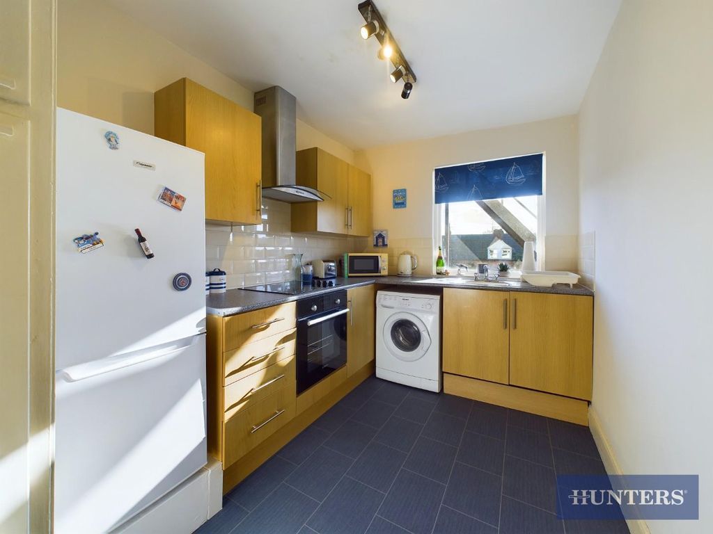 Property photo 3 of 12 Kitchen