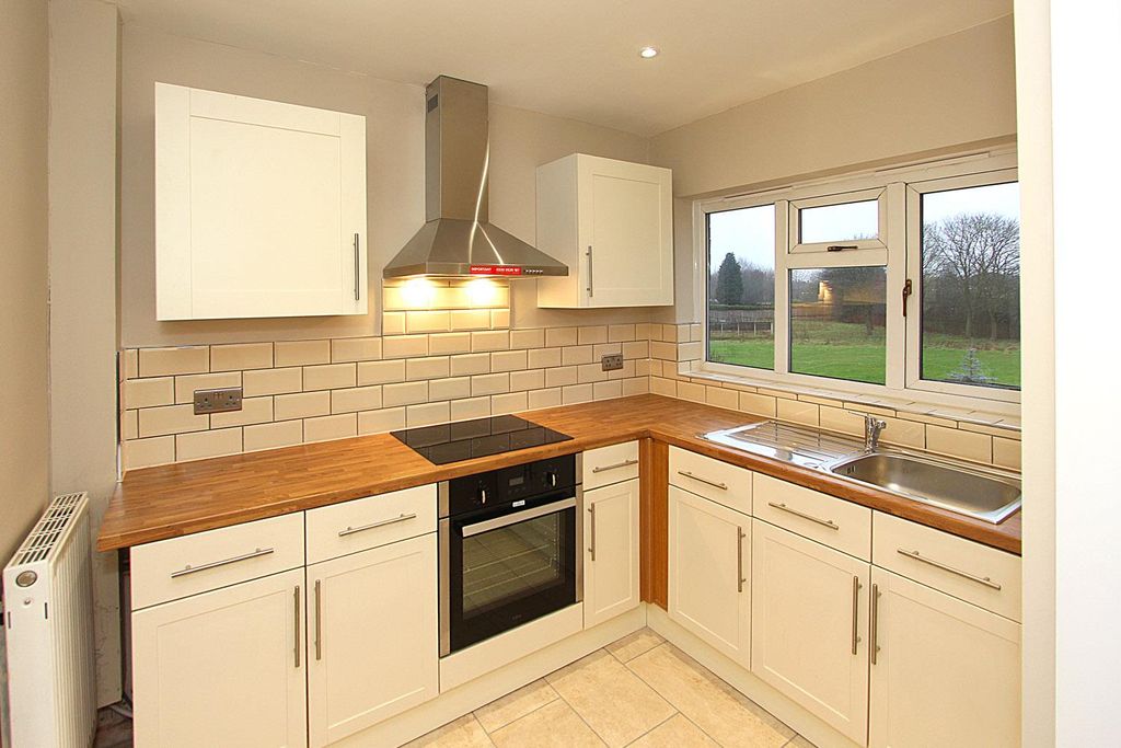 Property photo 3 of 7 Kitchen