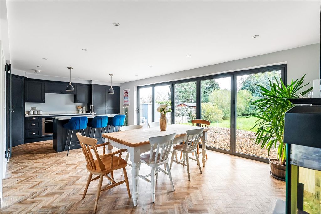 Property photo 2 of 20 108-Nutcroft-Grove-12.Jpg