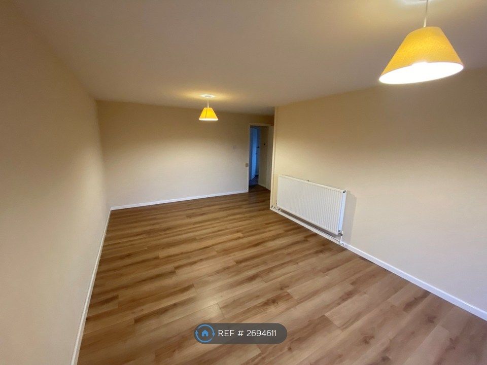 Property photo 3 of 7 Lounge 2