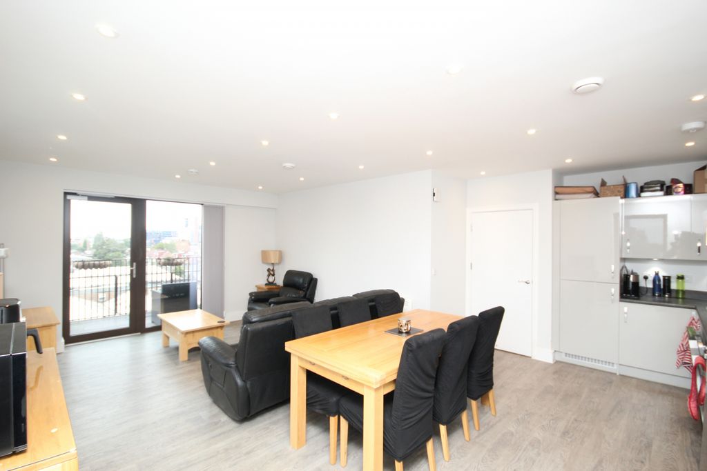 Property photo 1 of 11 Waterfront Heights, Mount Pleasant, Wembley, Middlesex, Ha0