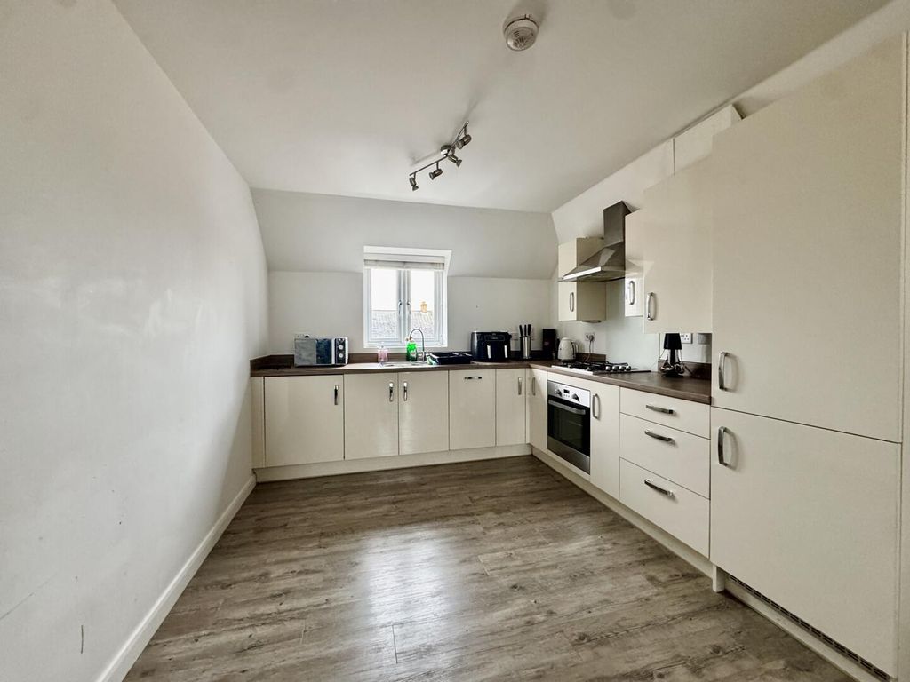 Property photo 3 of 9 Kitchen