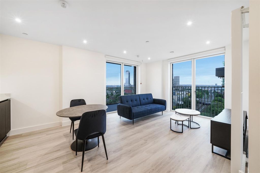 Property photo 1 of 7 66 Silverleaf House - 02Ld0H4Hvf0Pkypsbnt1.Jpg