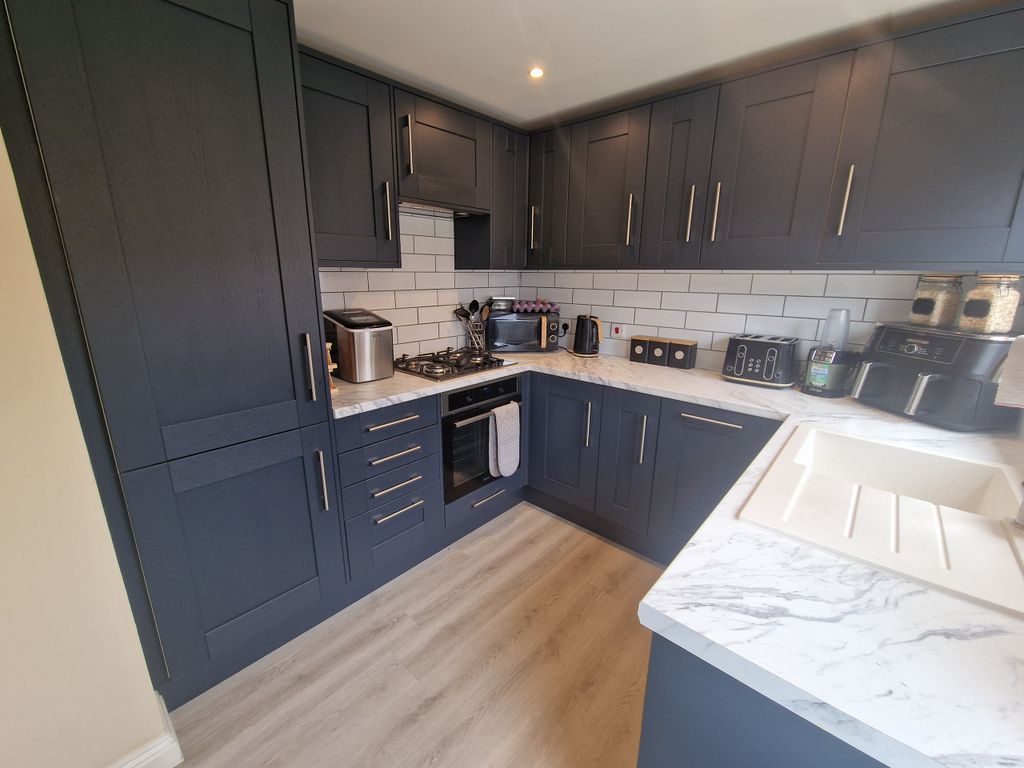 Property photo 2 of 13 Kitchen