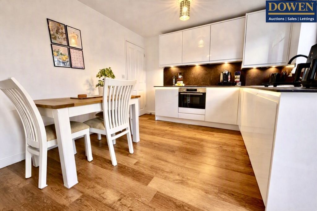 Property photo 3 of 19 Kitchen