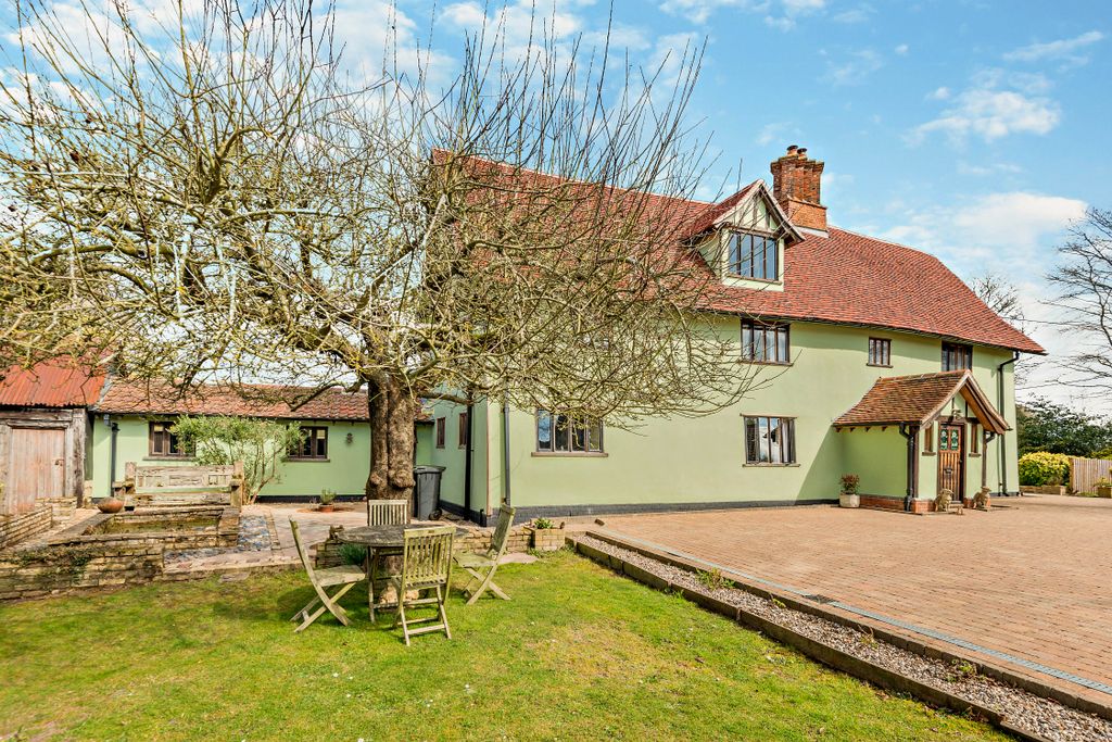 Property photo 2 of 43 8640802-Exterior31v2-800