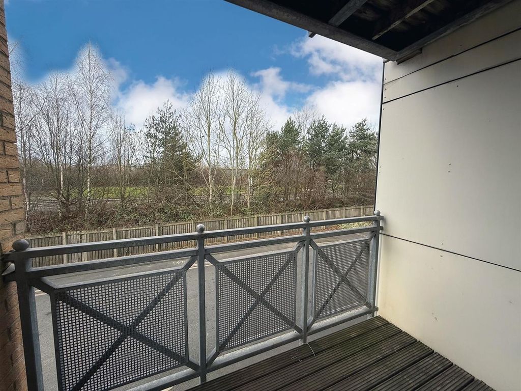 Property photo 3 of 8 External