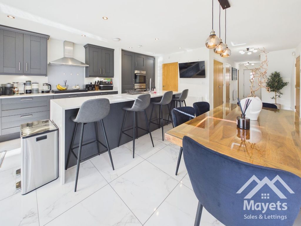 Property photo 3 of 38