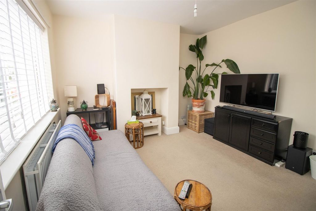 Property photo 2 of 10 Lounge