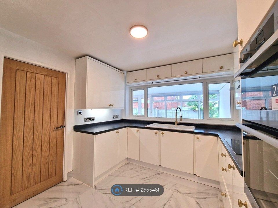 Property photo 3 of 35