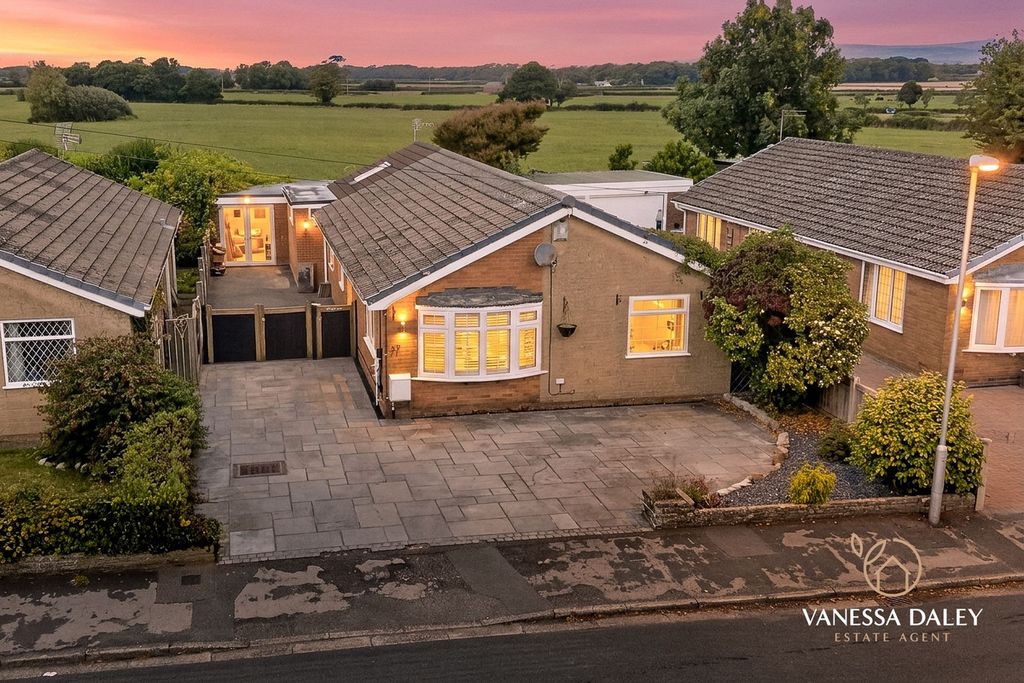 Property photo 1 of 43