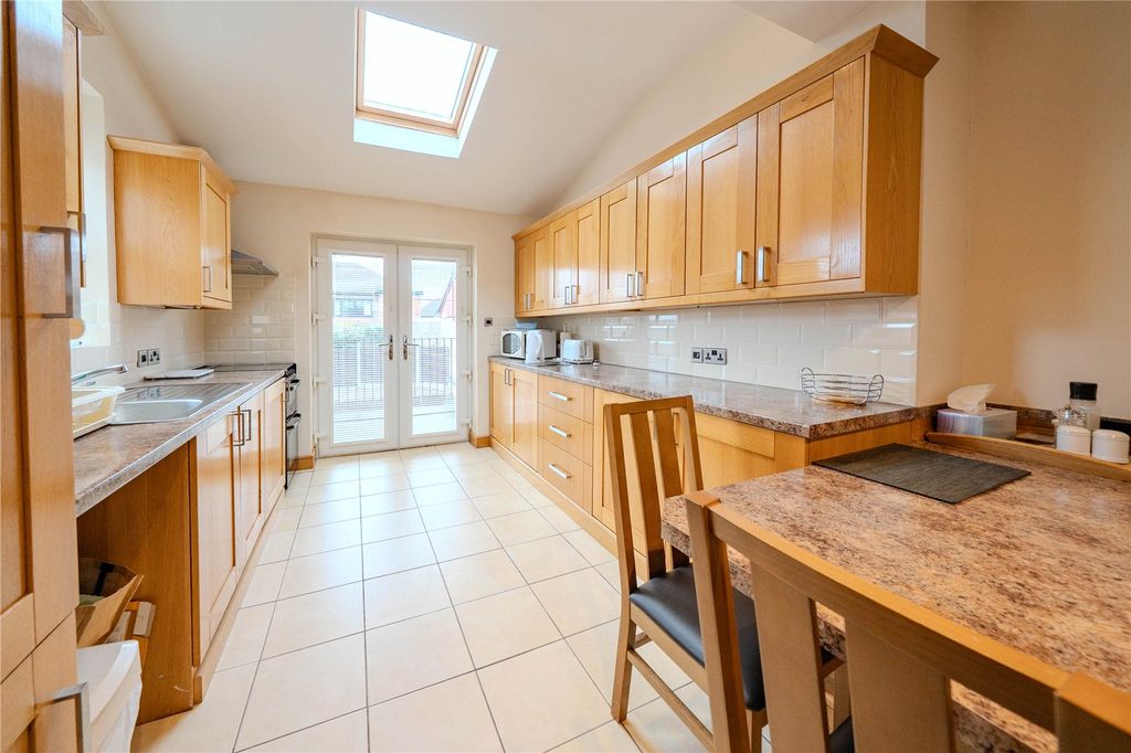 Property photo 3 of 15 Picture No. 01