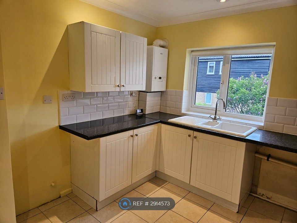 Property photo 3 of 14 Kitchen