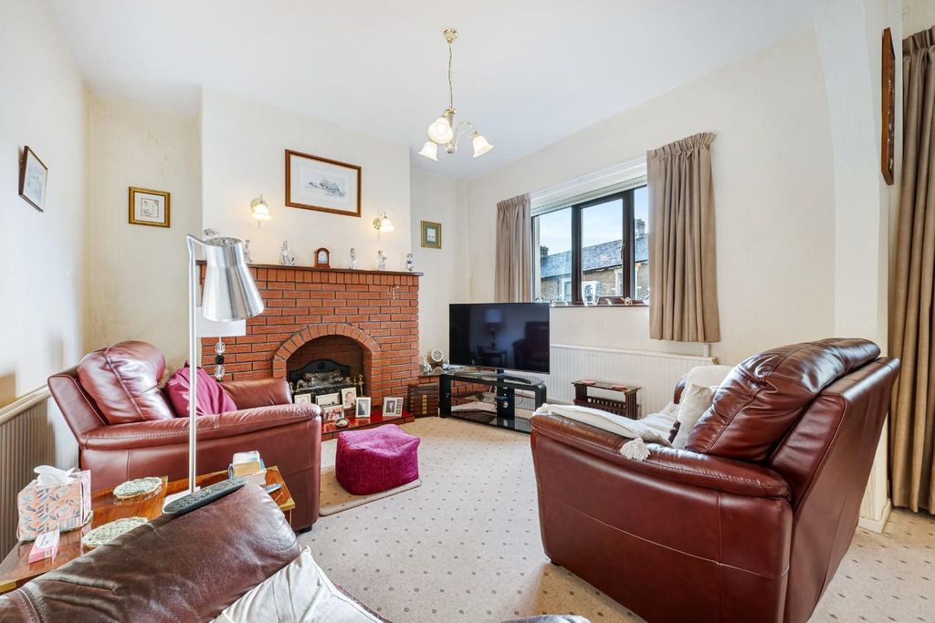 Property photo 3 of 31 415A Bolton Road Hdr-16.Jpg