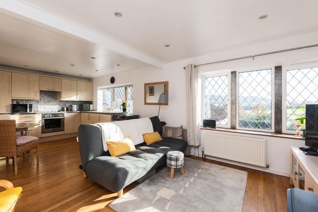 Property photo 3 of 16 Ngj1Khnq.Jpeg