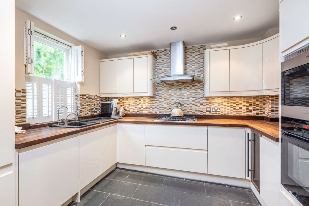 Property photo 3 of 16 9