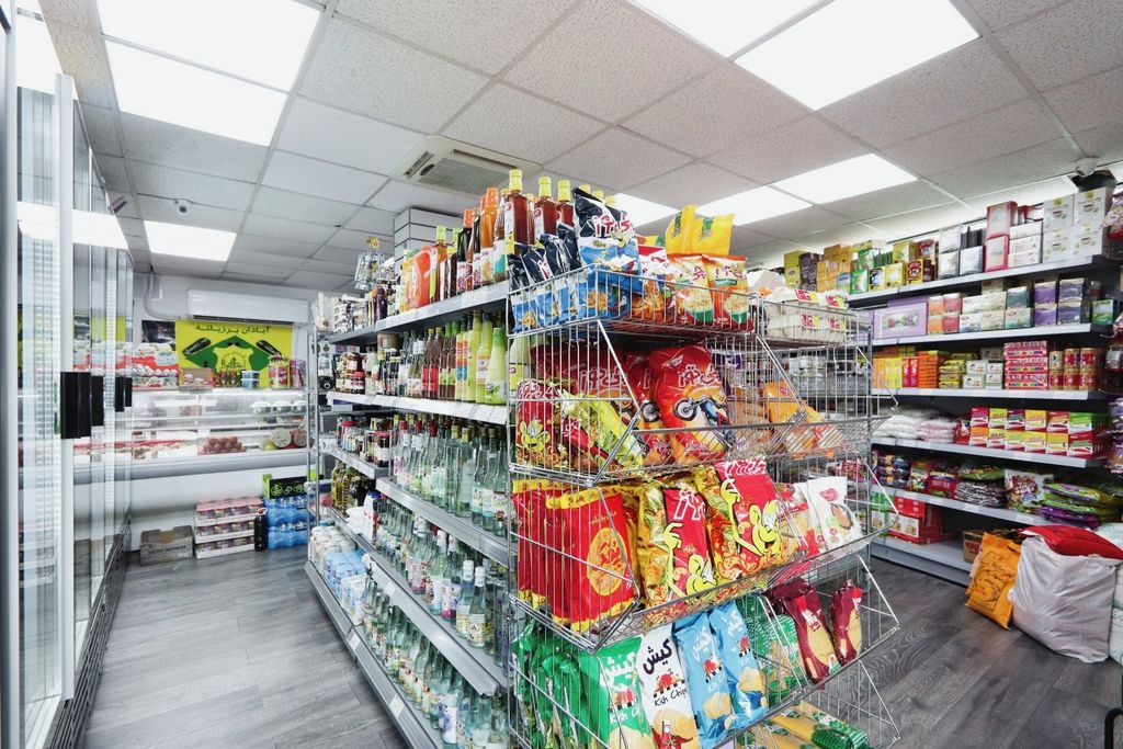 Property photo 3 of 13 Shop