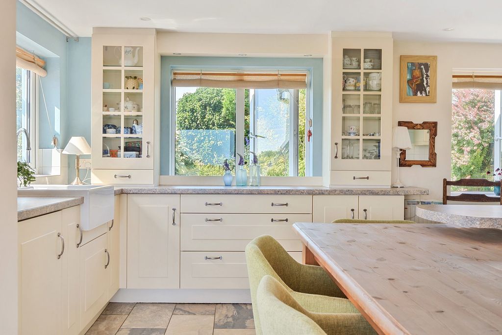 Property photo 2 of 26