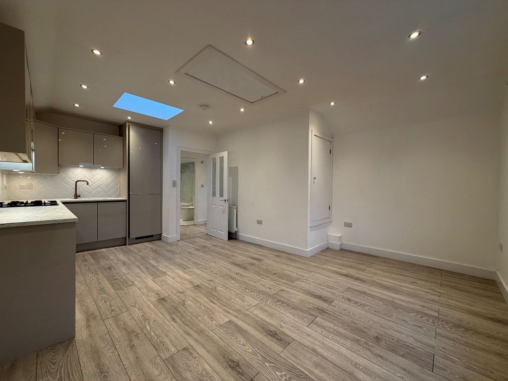 Property photo 3 of 6 Picture No. 05