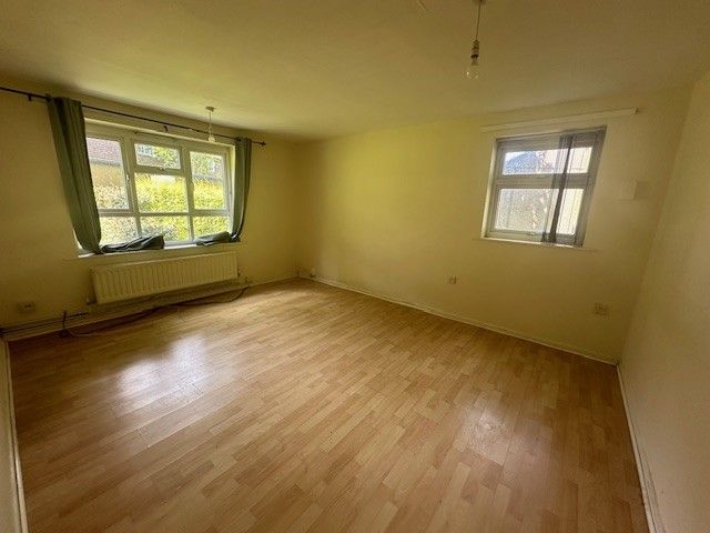 Property photo 2 of 11 Living Room