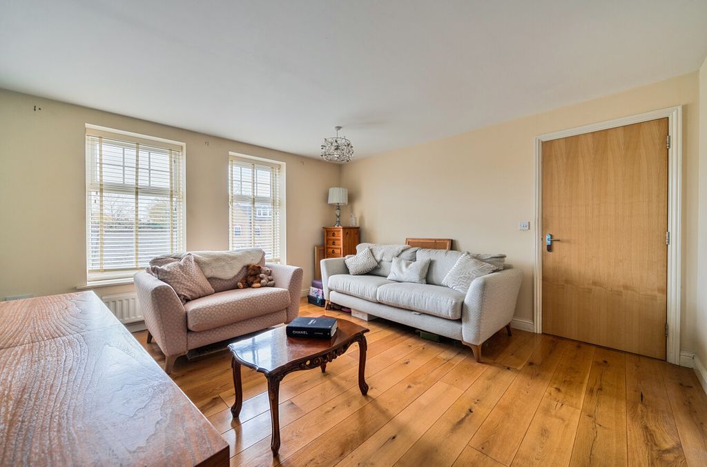 Property photo 2 of 19 1370317-10-69089d...