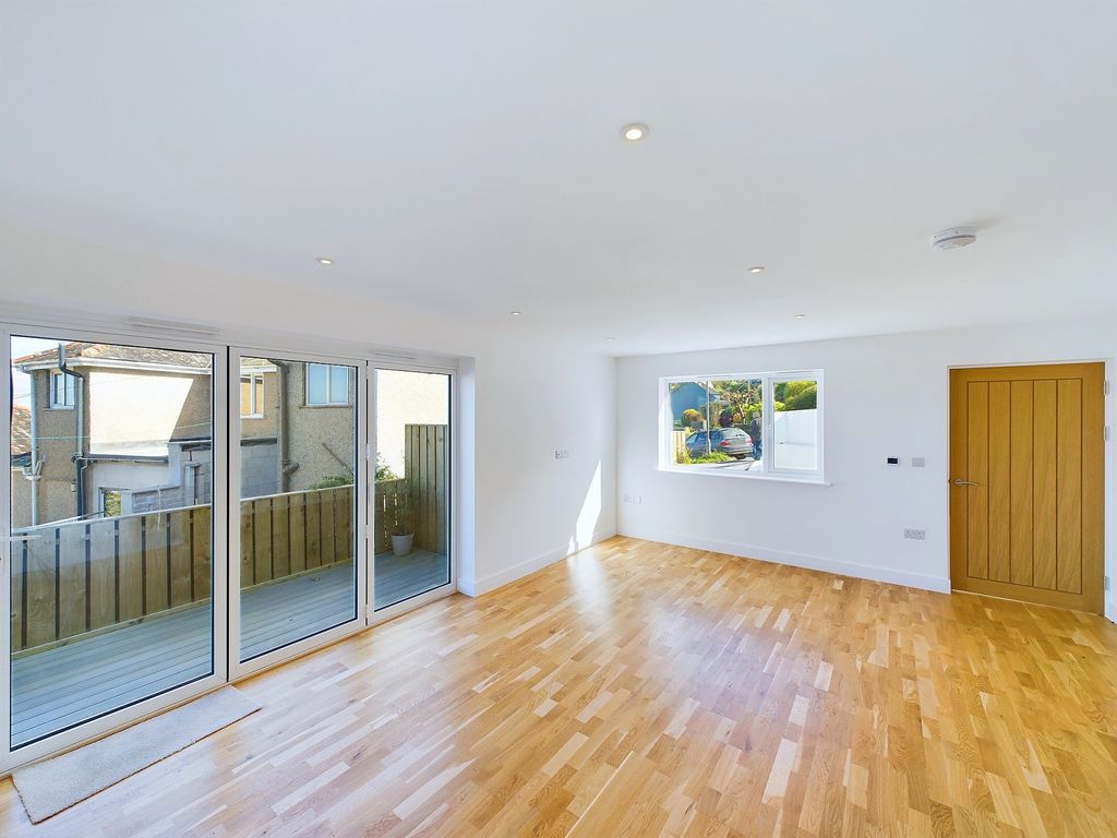 Property photo 2 of 9 Gallery