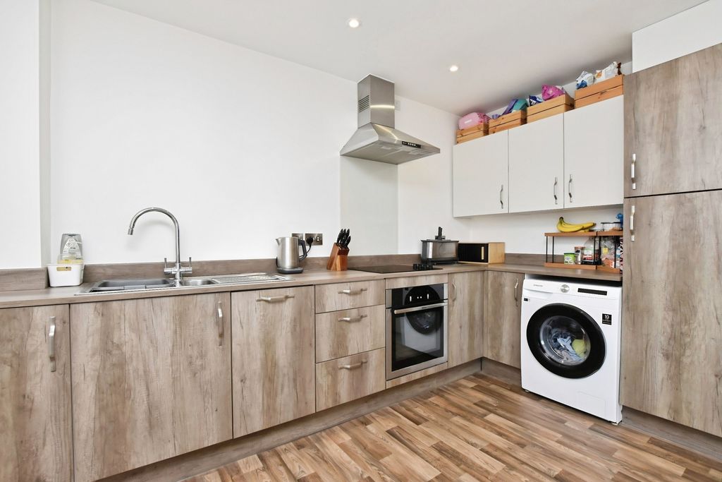 Property photo 3 of 16 Kitchen