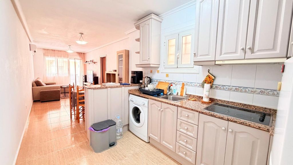Property photo 2 of 35