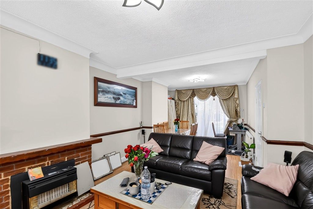 Property photo 3 of 11 Lounge