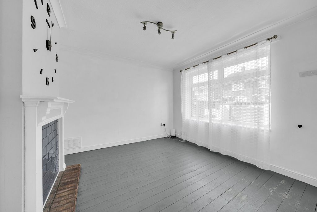Property photo 3 of 18 4452963