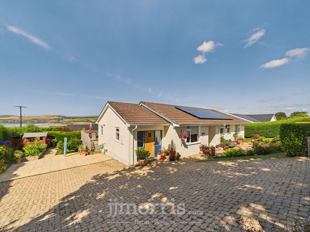 Property photo 2 of 48