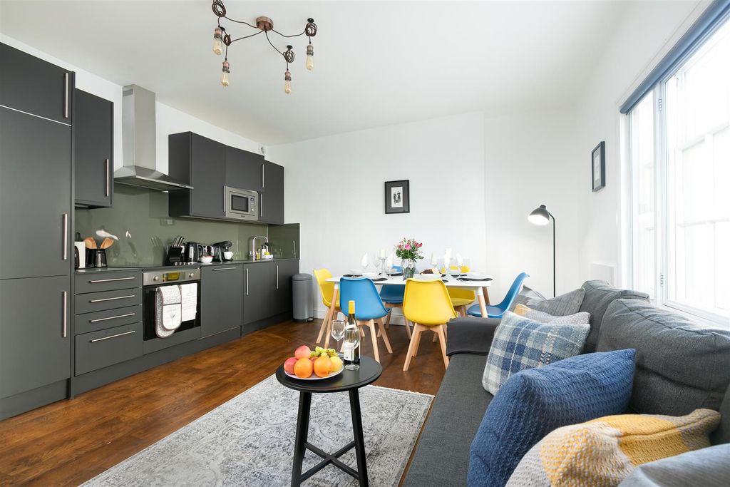 Property photo 3 of 6