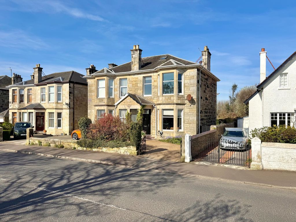 Property photo 1 of 30 Photo 32