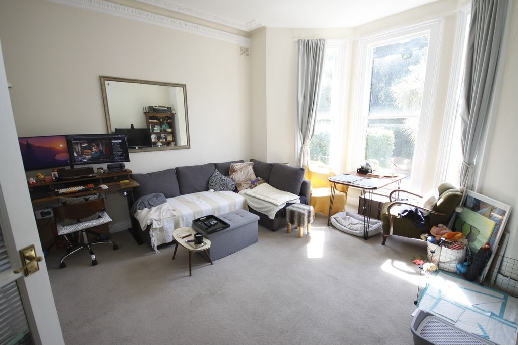 Property photo 2 of 11