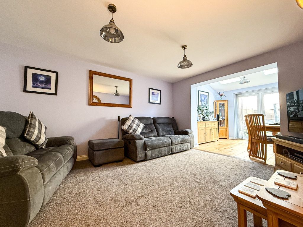 Property photo 2 of 15 4711593