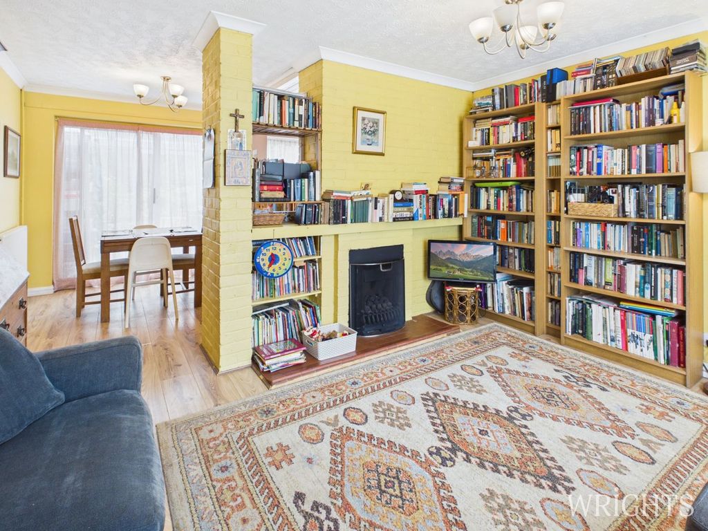 Property photo 2 of 20