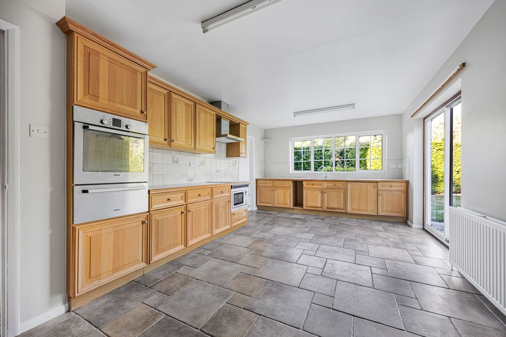 Property photo 3 of 26 Kitchen