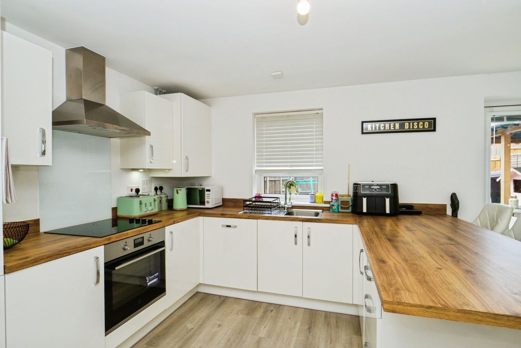 Property photo 3 of 25 Pbox-Img.Jpg