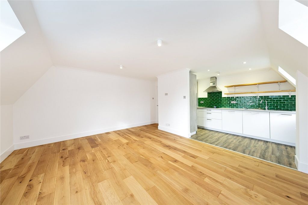 Property photo 2 of 9 Picture No. 23
