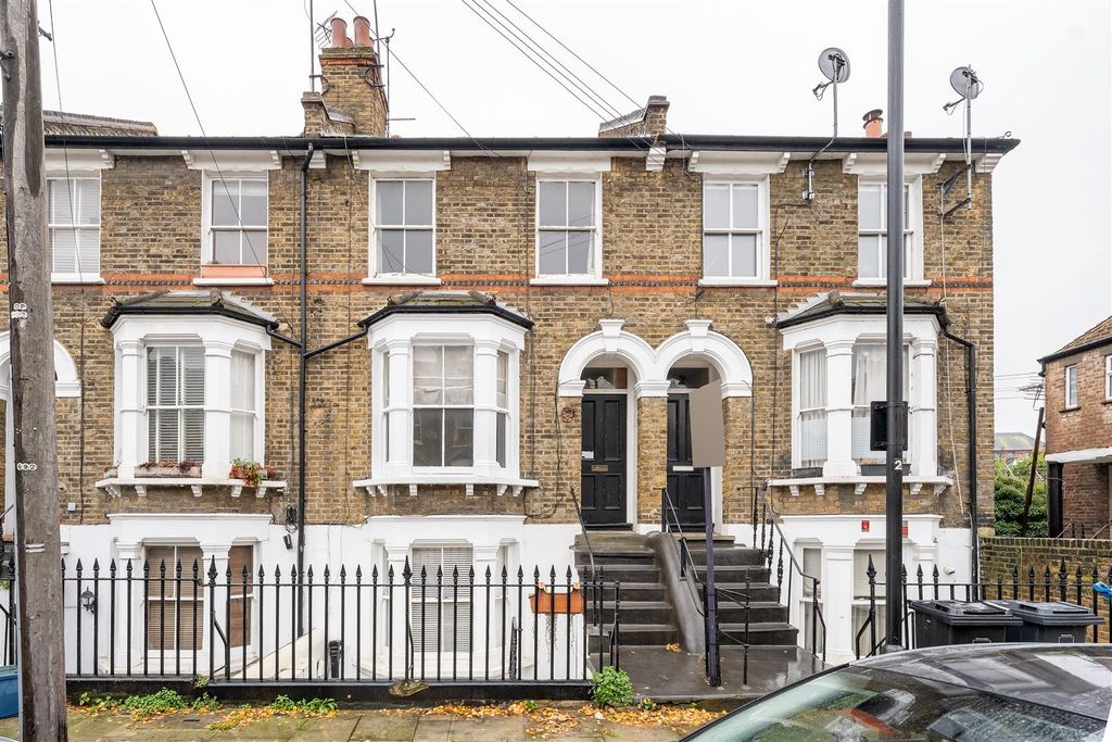 Property photo 1 of 16 Mabley Street, E9
