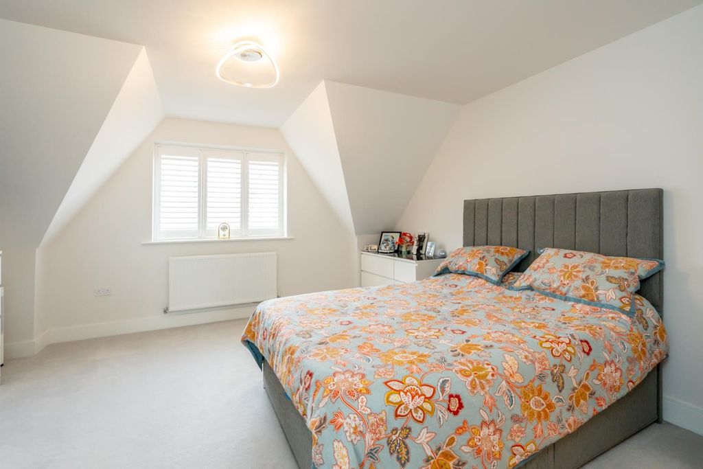 Property photo 3 of 18 Bedroom 1.Jpg