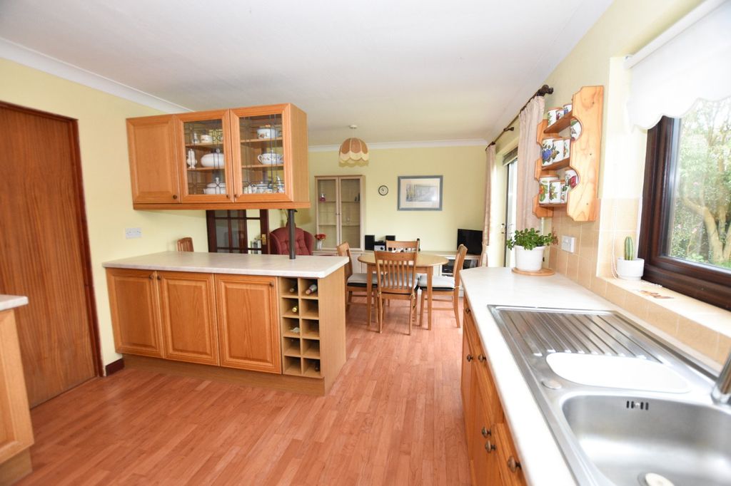 Property photo 2 of 14 Kitchen Dining Room