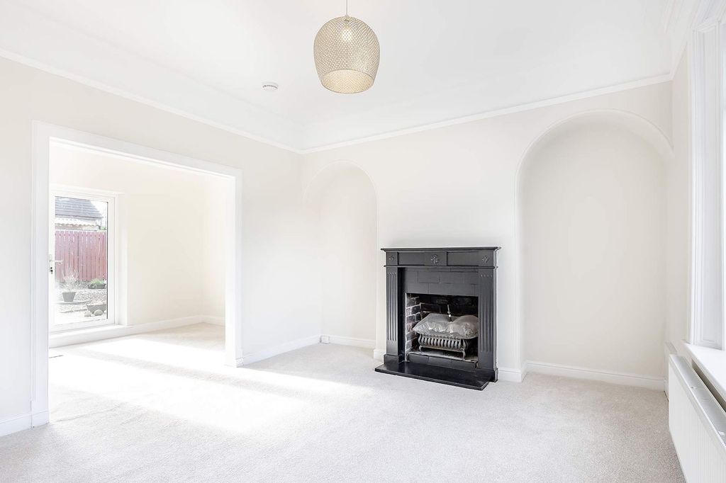 Property photo 3 of 20 Living Room