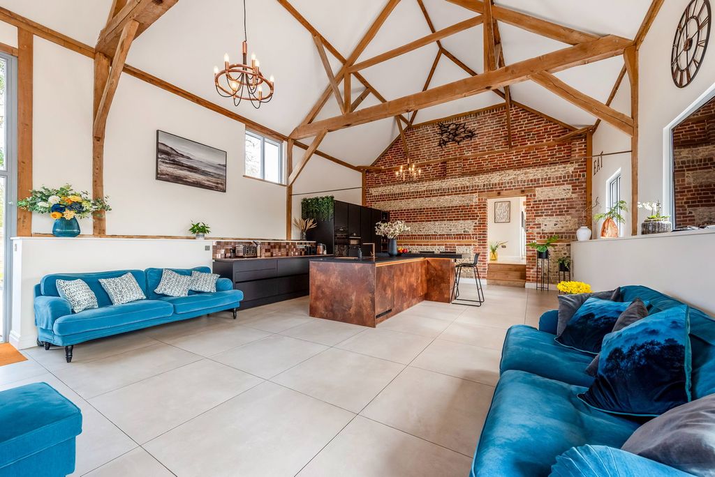 Property photo 2 of 23