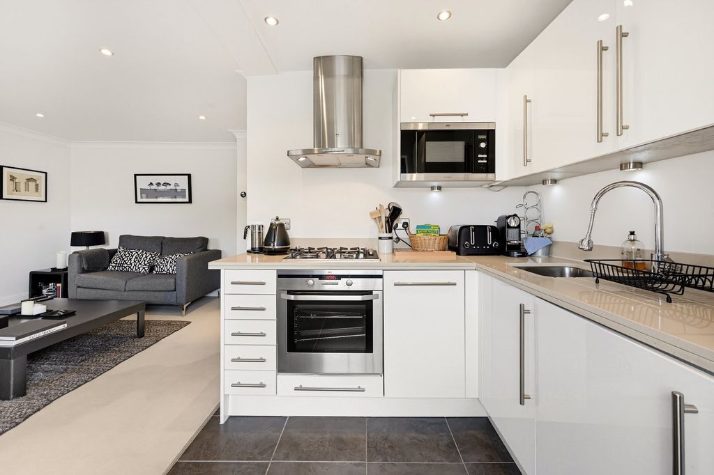 Property photo 2 of 10 Kitchen