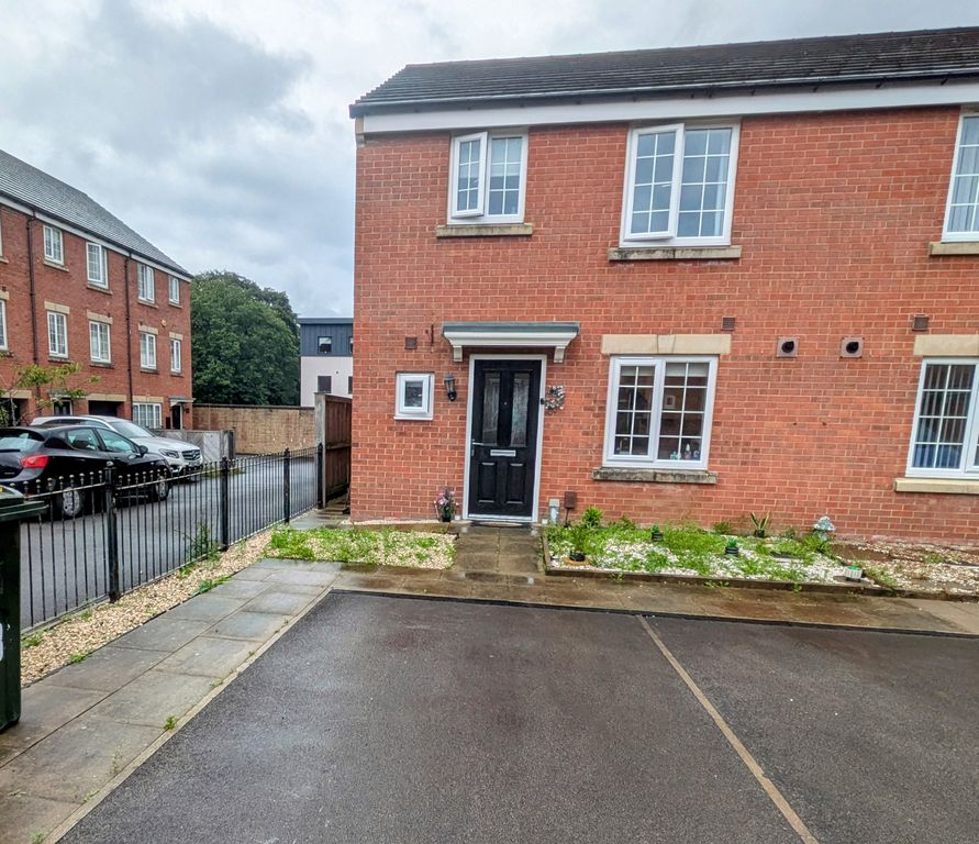 Property photo 1 of 11 House &amp; Double Drive