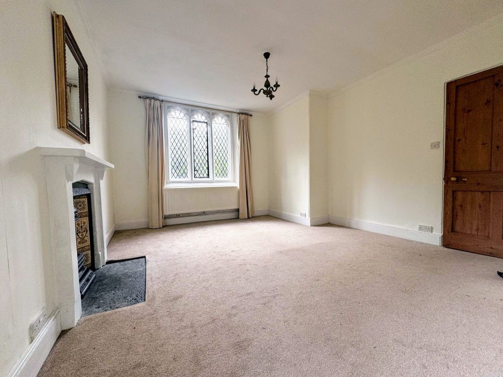 Property photo 2 of 11 Living Room