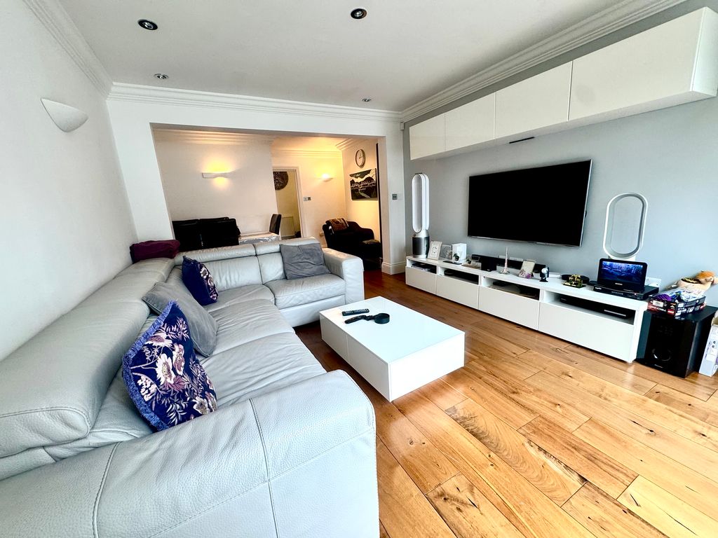 Property photo 3 of 20