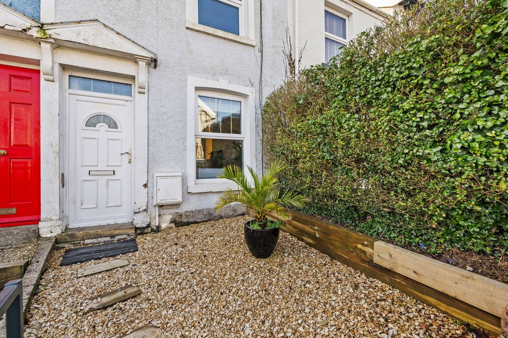 Property photo 3 of 17