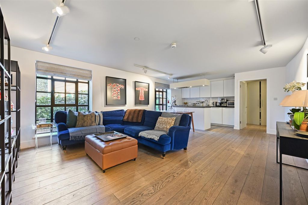 Property photo 1 of 8 Felgate Mews - Reception3 (1).Jpg
